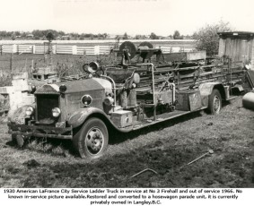 1930_LaFrance_City_Service_Ladder_in_Richmond_farm_field_1970s