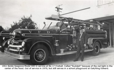 1951_Bickle_Seagrave_engine_aka_Rudolph_with_Bill_Parks_at_No_17_opening_day_1955